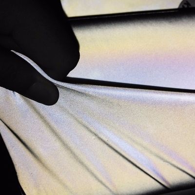 Polyester 100% aufbereitetes weiches sauberes Retro- reflektierendes Gewebe Grey Reflective Fabrics für Kleidung