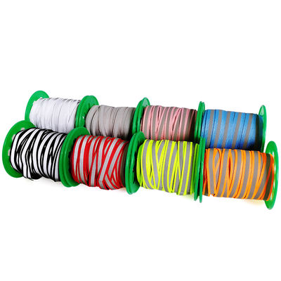 Hohes Polyester TC-Gewebe-reflektierende leitende Einfassungsordnung 100% der Sicht-450cd für Kleid